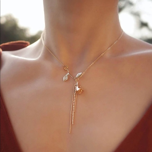 Jewelry - • Zinnia • Rhinestone Tassel Rose Necklace